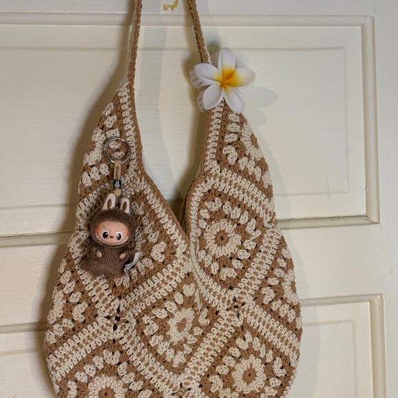 The Unbranded Brand Handbags - Crocheted Hobo Shoulder Bag color Tan/Cream Lined Trendy bag Cham not included